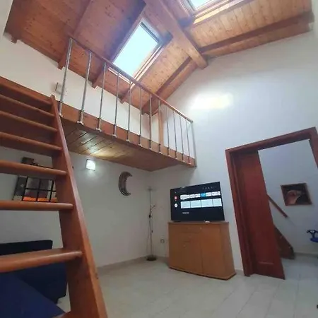 Stylish Loft Trivano 2 Beds/2 Bath Tatil Evi Cagliari