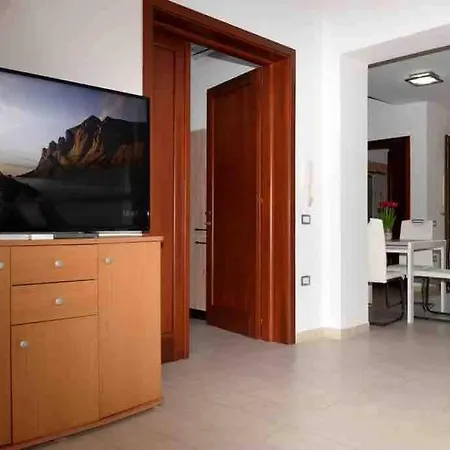 Stylish Loft Trivano 2 Beds/2 Bath Tatil Evi Cagliari