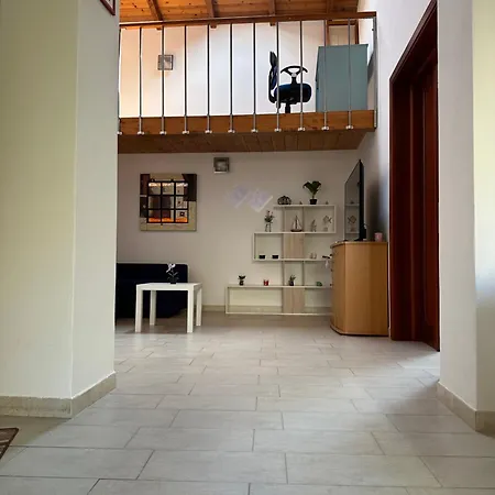 Stylish Loft Trivano 2 Beds/2 Bath Tatil Evi
